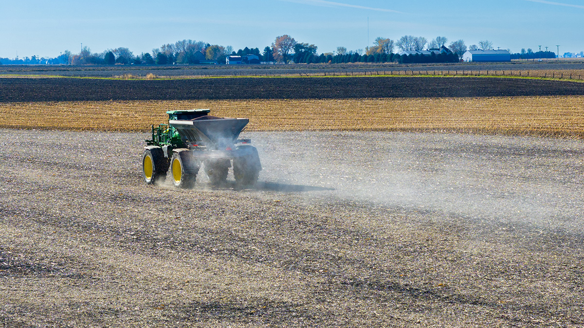 dry-fertilizer-application.jpg